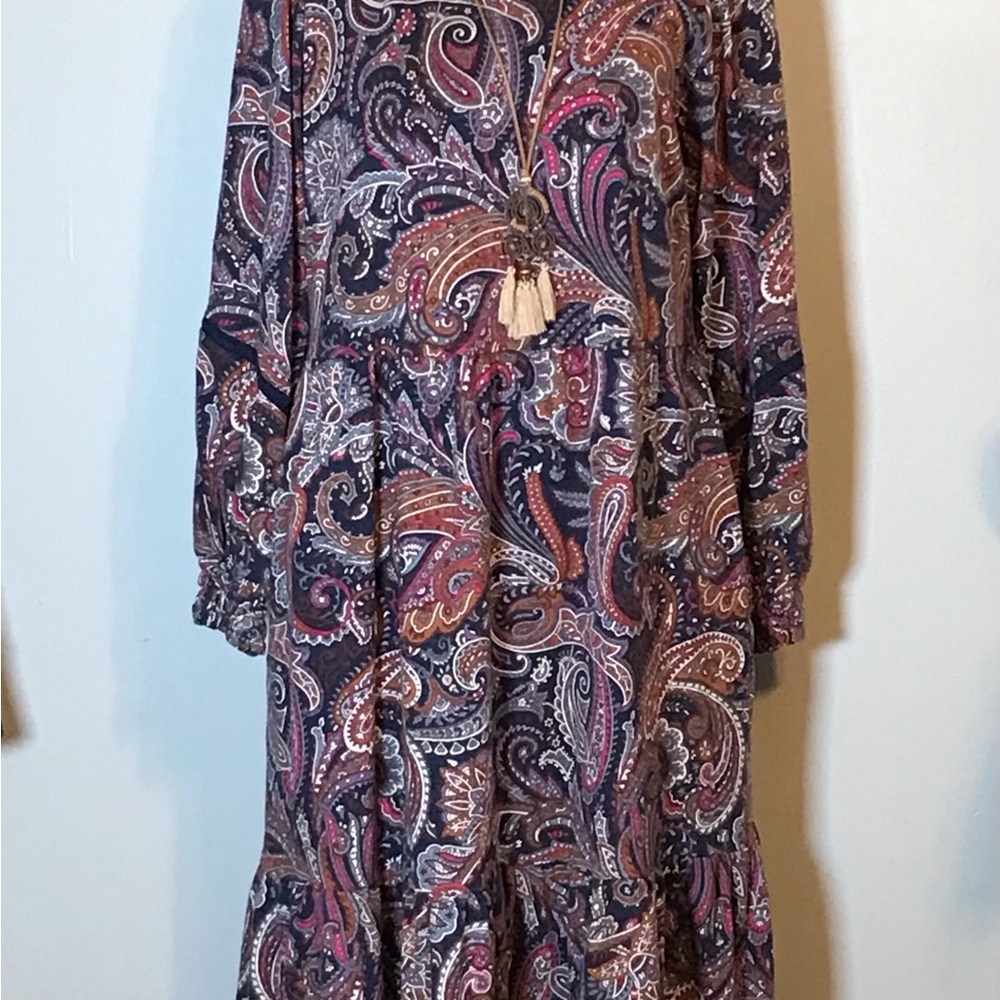 Women's Paisley Tiered Long Sleeve Dress - Black & Pink